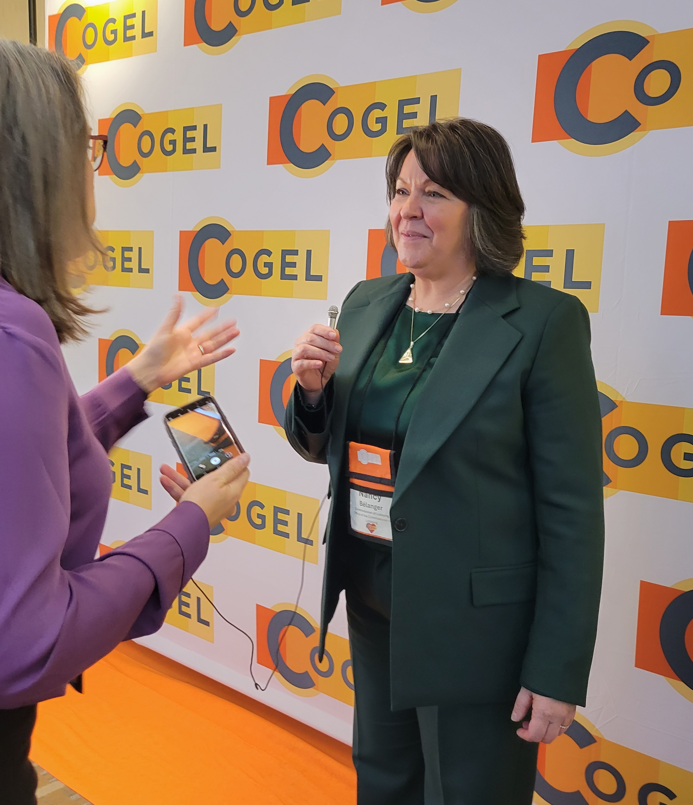 La commissaire interviewée à COGEL.